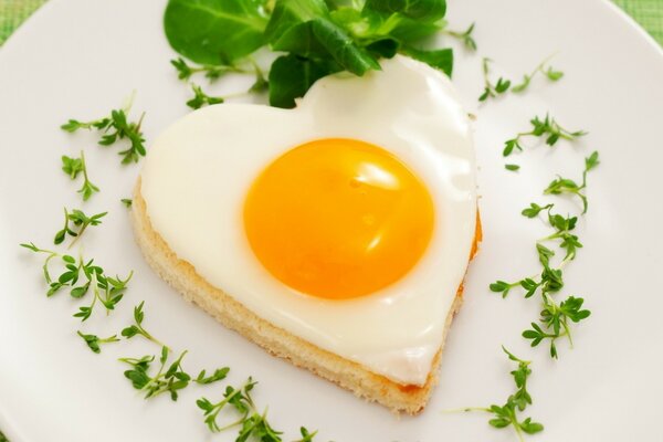 Breakfast scrambled eggs in the form of a heart