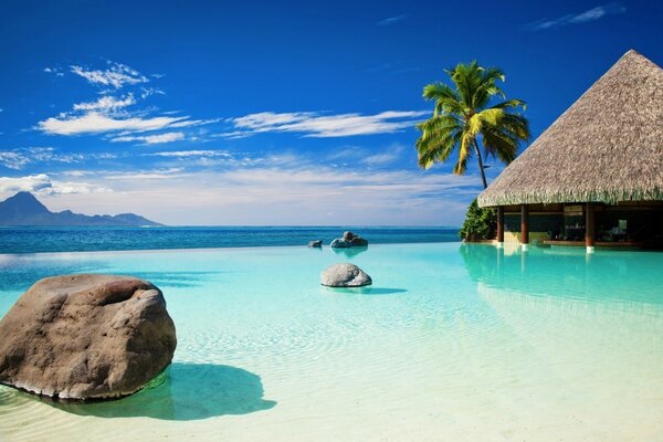 Bar cerca de la piscina en Tailandia