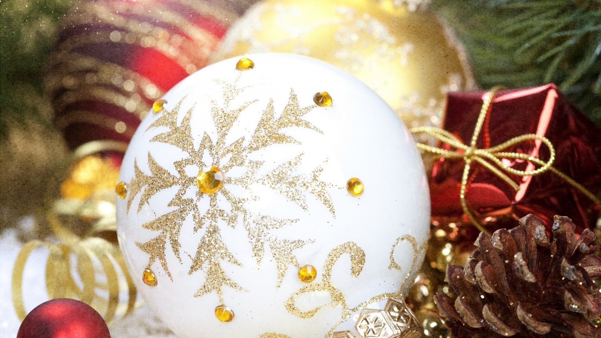 new year winter christmas celebration decoration traditional ball season shining thread easter gift desktop bright ornate egg gold bangle color glass