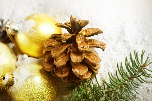 Golden balls and a fir cone