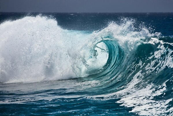 Océano furioso durante el surf