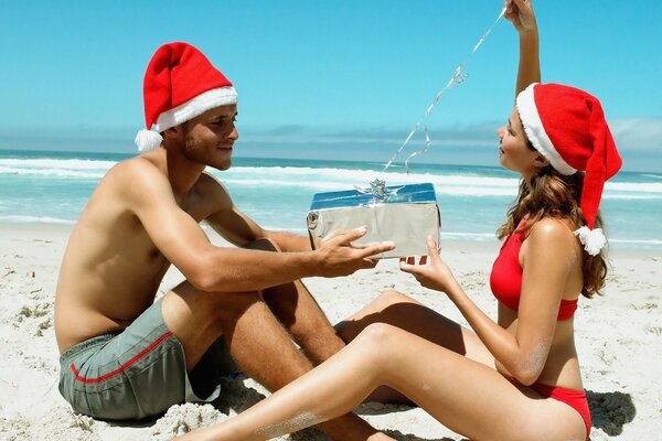 Couple romantique en vacances à la plage