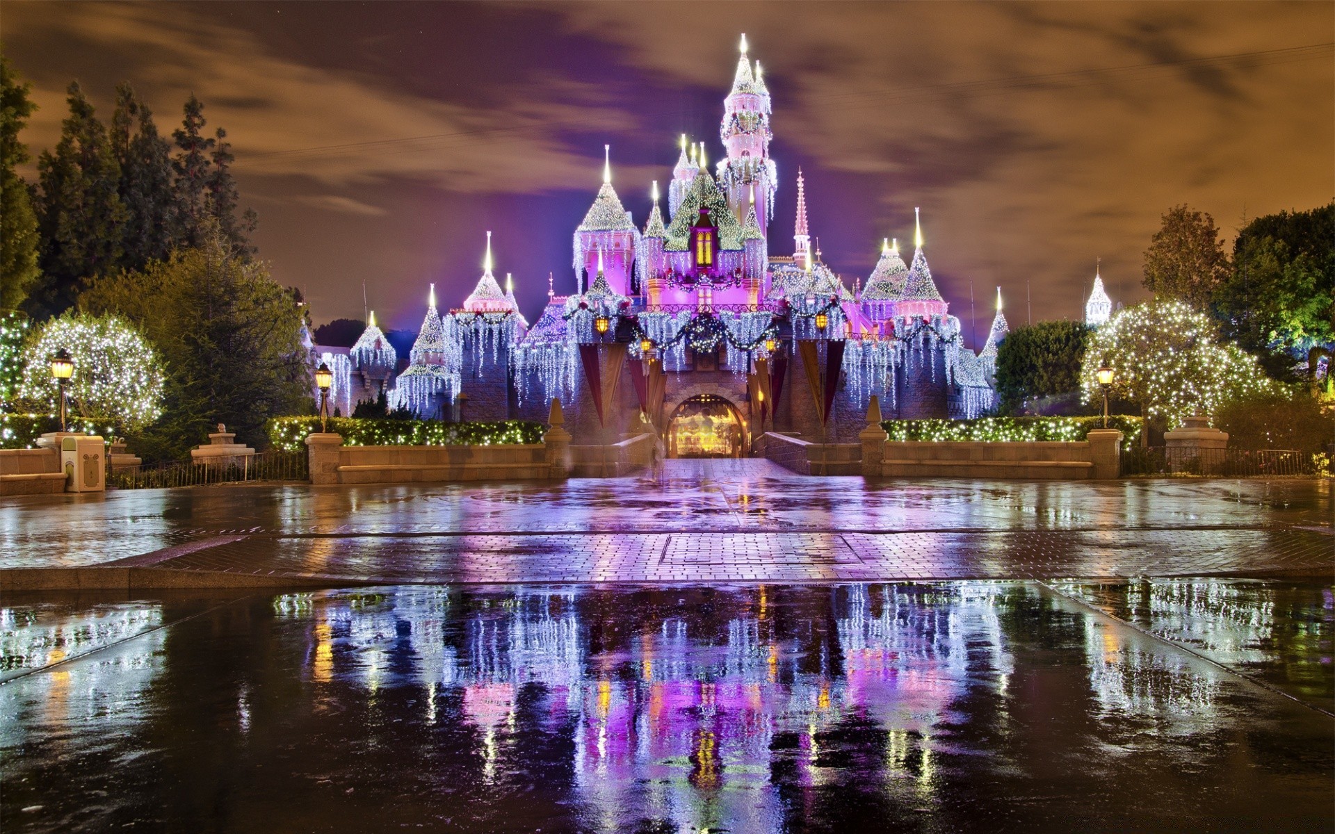 Sleeping Beauty Castle Christmas At Disneyland Phone Wallpapers