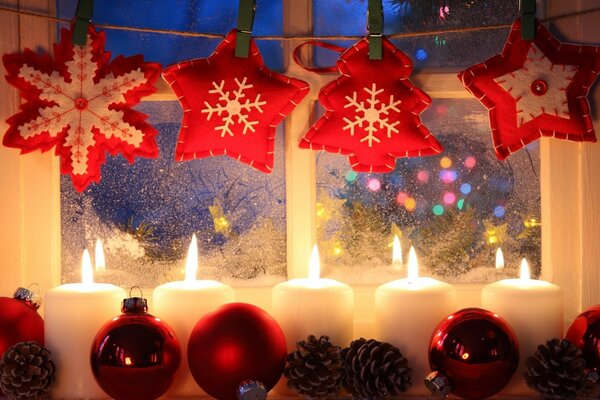 Decoração de janela de Natal com velas