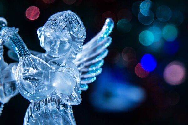 Estatuilla de ángel de cristal