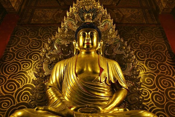 El Buda de oro protege la paz de los chinos