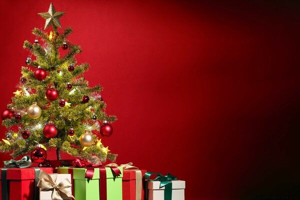 Christmas tree decorated with a star and balloons