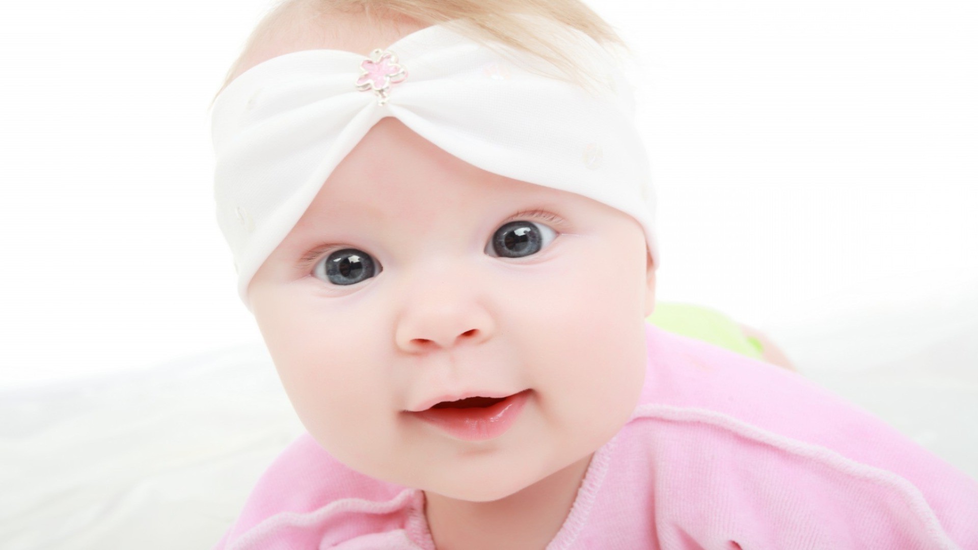 bébés enfant peu enfant mignon innocence précieux plaisir bambin drôlement joie oeil jolie nouveau-né portrait