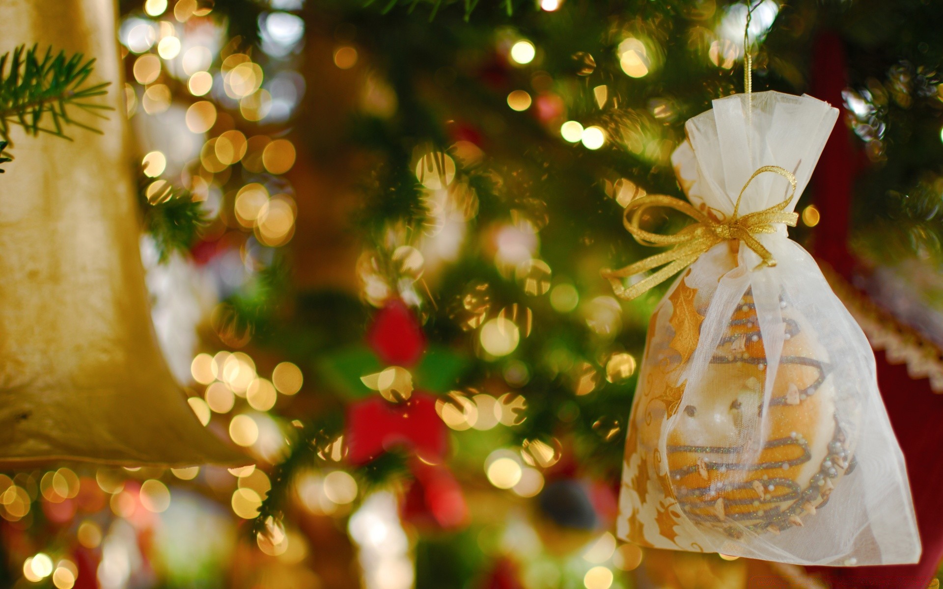 weihnachten urlaub baum winter weihnachtsbaum gold dekoration hängen jahreszeit leuchten