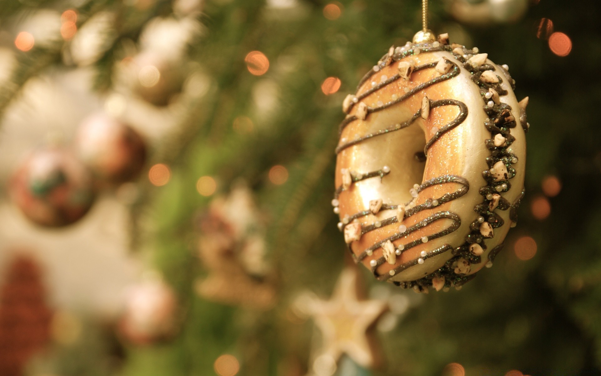 weihnachten winter baum hängen ball unschärfe dekoration traditionell urlaub