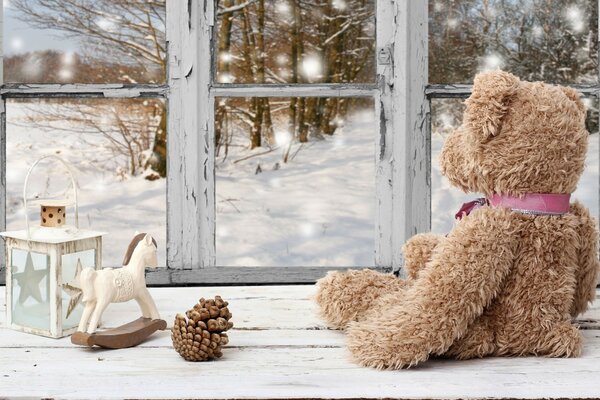 Weihnachtsschmuck am Fenster