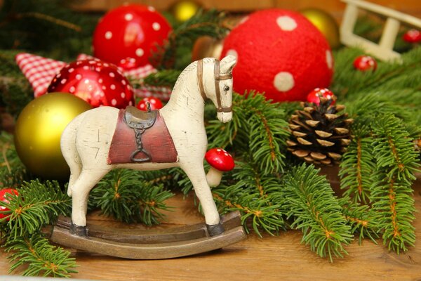 حصان خشبي على خلفية ألعاب عيد الميلاد