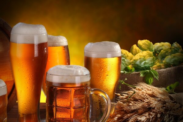 Tavola apparecchiata prima della sera della birra