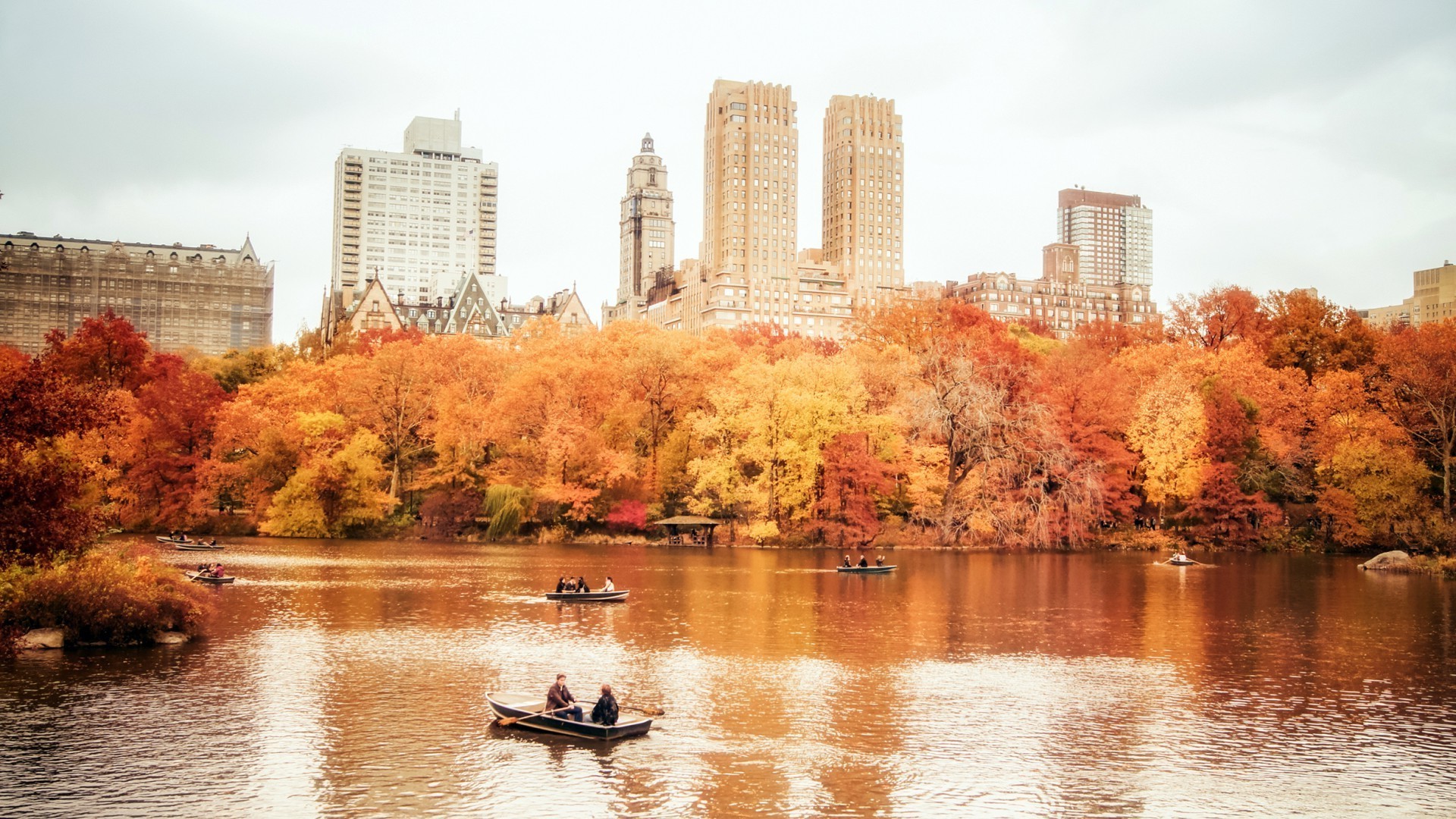 parks wasser stadt fluss reisen architektur haus stadt baum park städtisch tourismus stadt reflexion im freien skyline boot see schauspiel herbst himmel