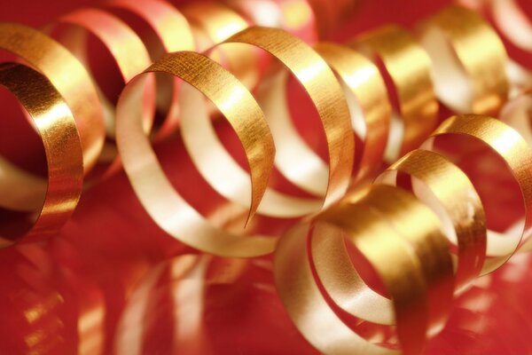 Golden thread packaging of New Year gifts