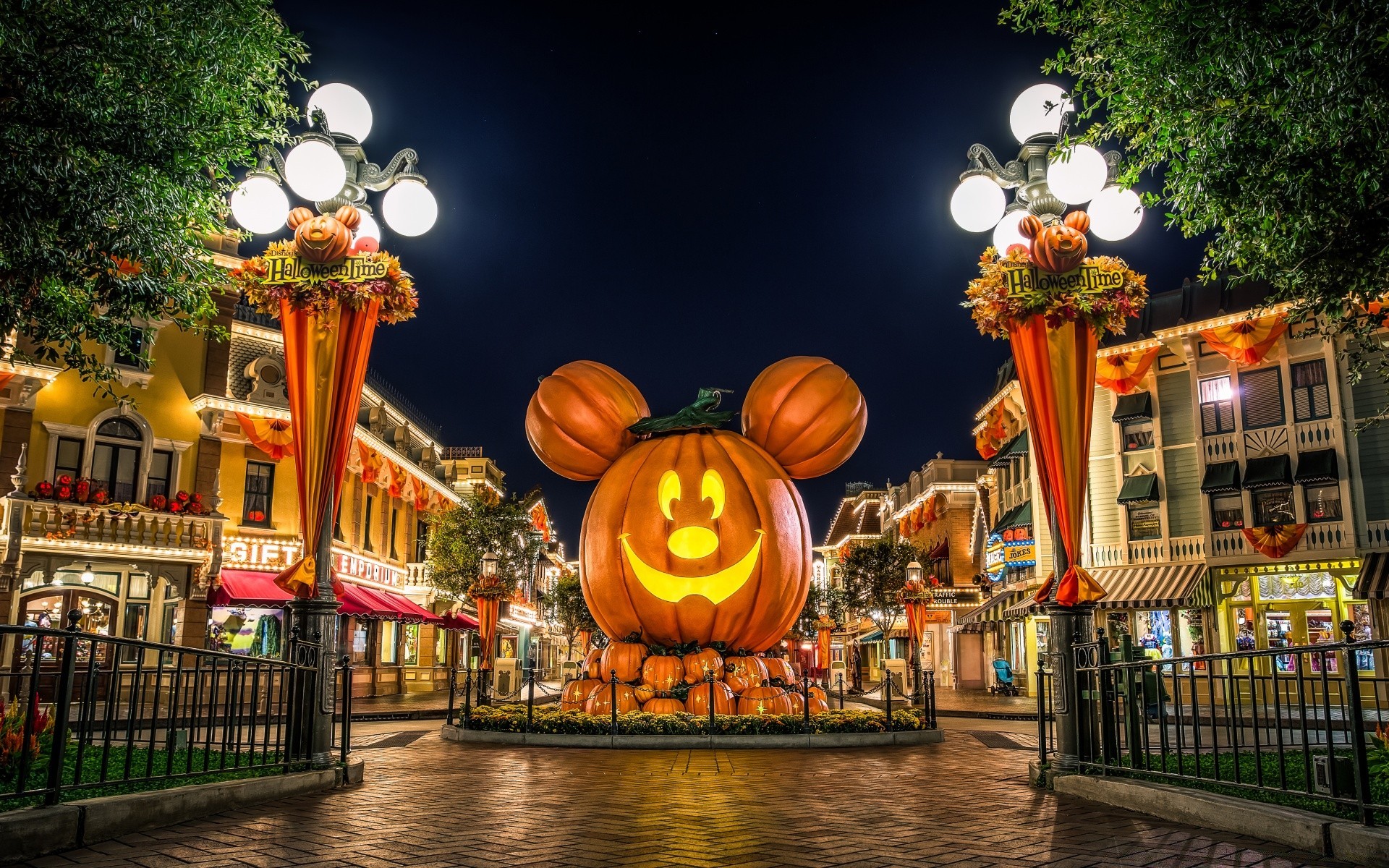 halloween podróże turystyka ulica miasta turysta architektura wieczór latarnia podświetlany dom miejski kasyno wakacje