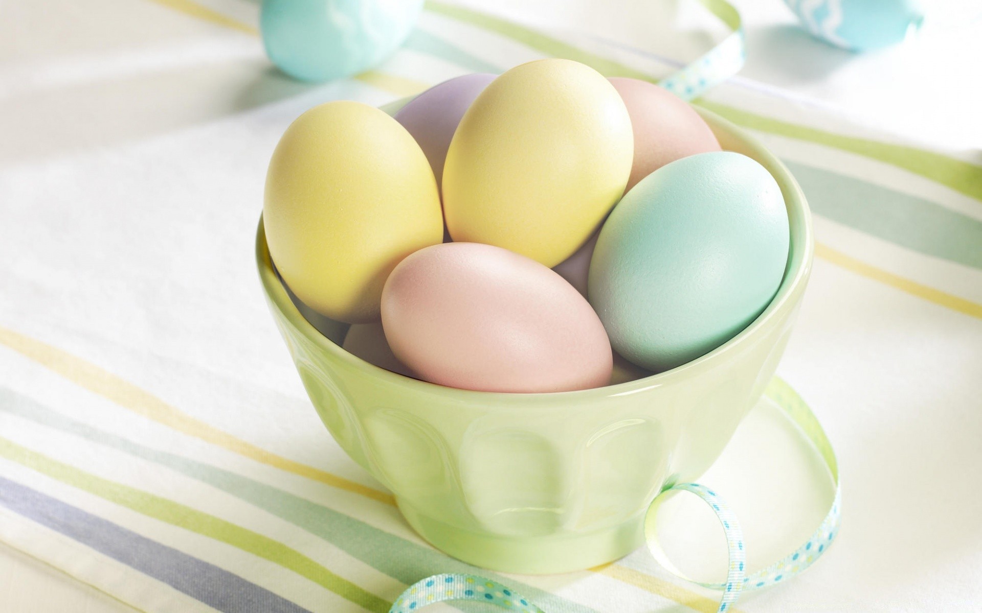 pâques oeuf petit déjeuner repas oeuf de pâques lumineux traditionnel délicieux bonbons pastel couleur