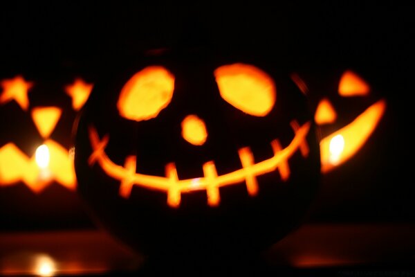 Flamme dans une citrouille pour Halloween