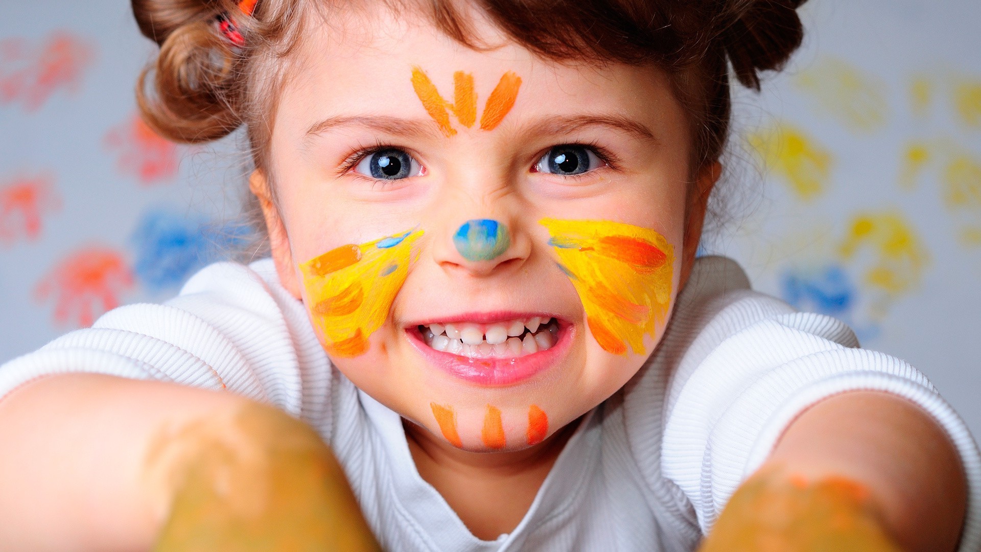 ridere bambini bambino divertimento carino poco felicità gioia ragazza ritratto bella faccia uno piacere donna