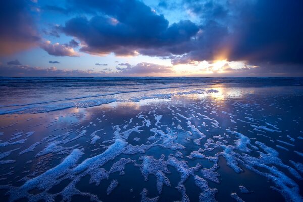 Sea blue and sea foam