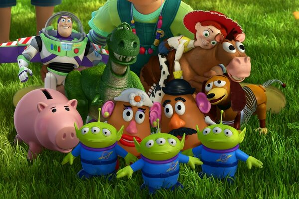 Imagen de la caricatura toy story 3 con los personajes principales en la hierba