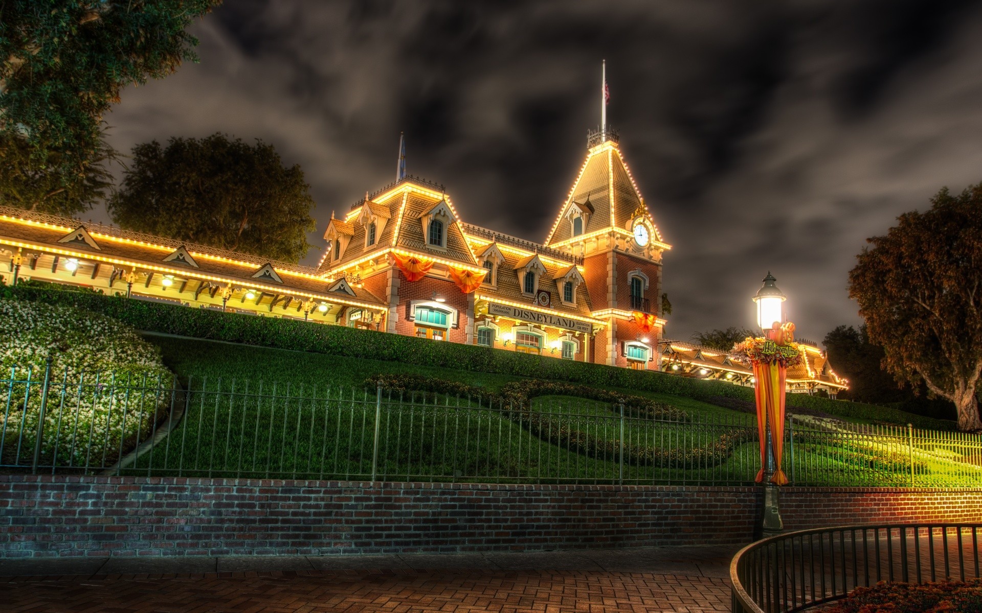 halloween viajes arquitectura noche casa ciudad luz crepúsculo parque al aire libre cielo puesta de sol castillo árbol agua