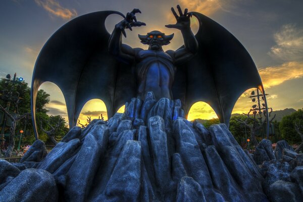 Escultura a la luz de la Luna de Halloween