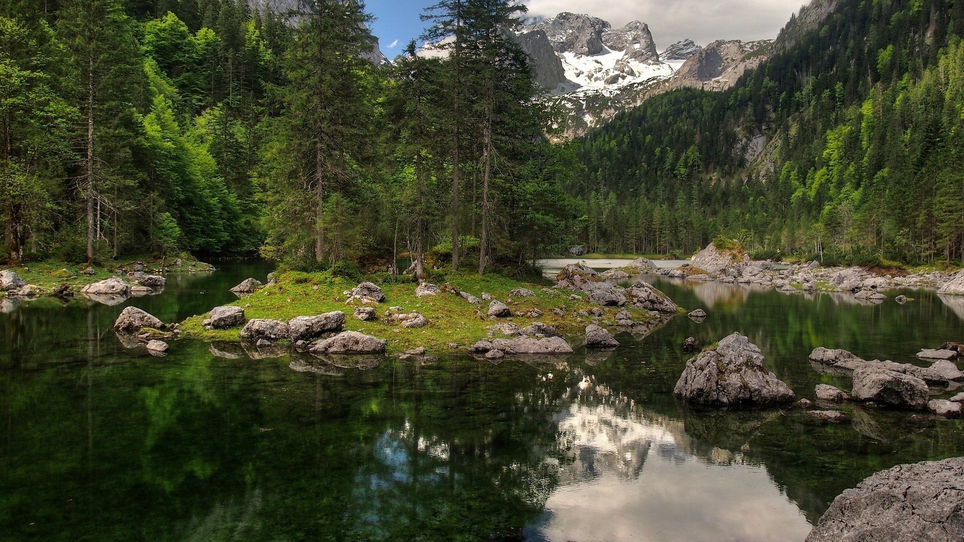 montagnes eau nature paysage montagnes voyage rivière en plein air bois rock bois scénique lac été ciel flux réflexion