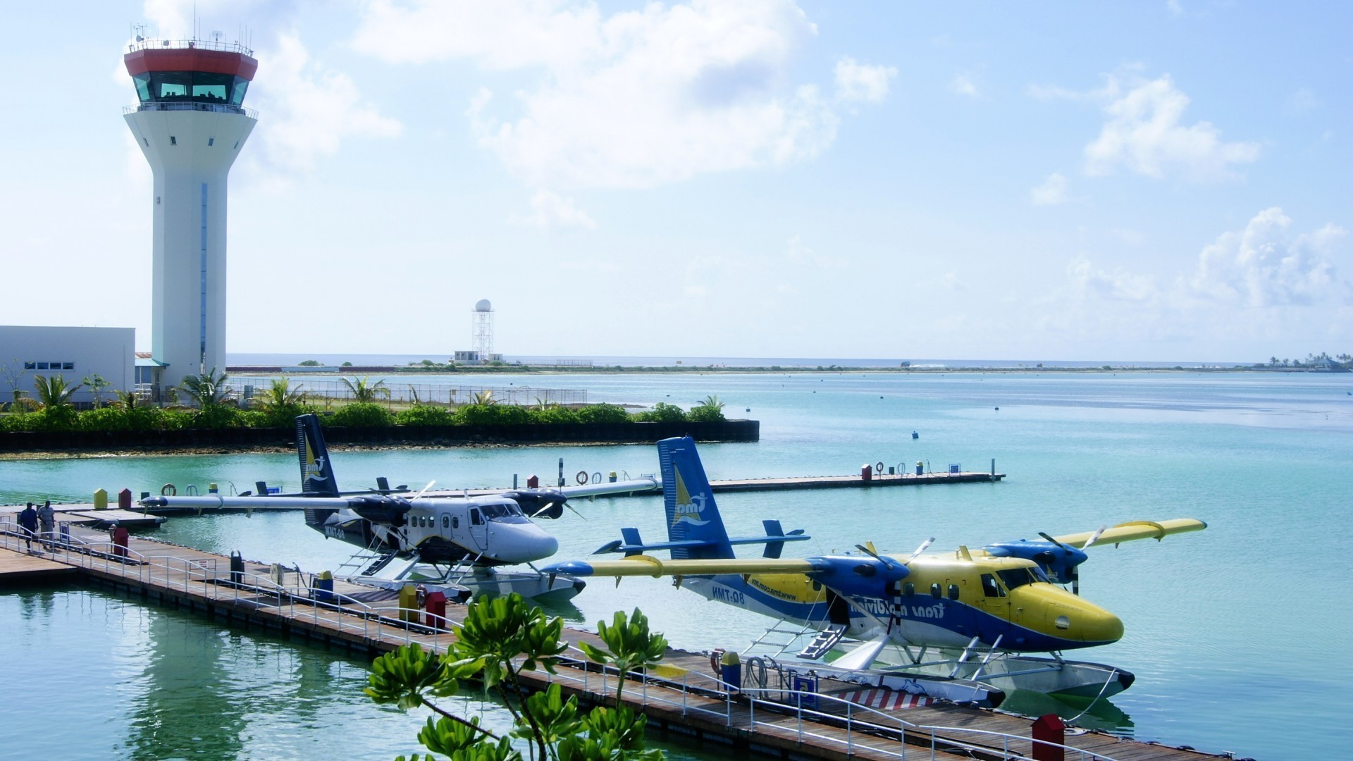 passagierflugzeuge auto wasser transportsystem reisen flugzeug flugzeug militär wasserfahrzeug im freien flughafen himmel schiff