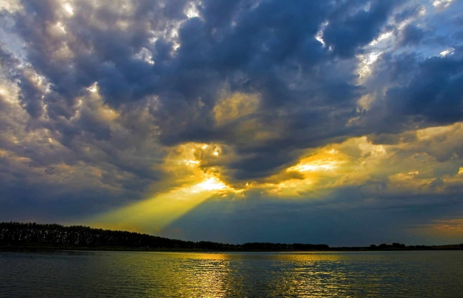 the sky sunset water dawn sun sky landscape nature summer fair weather beach dusk lake sea evening ocean outdoors cloud