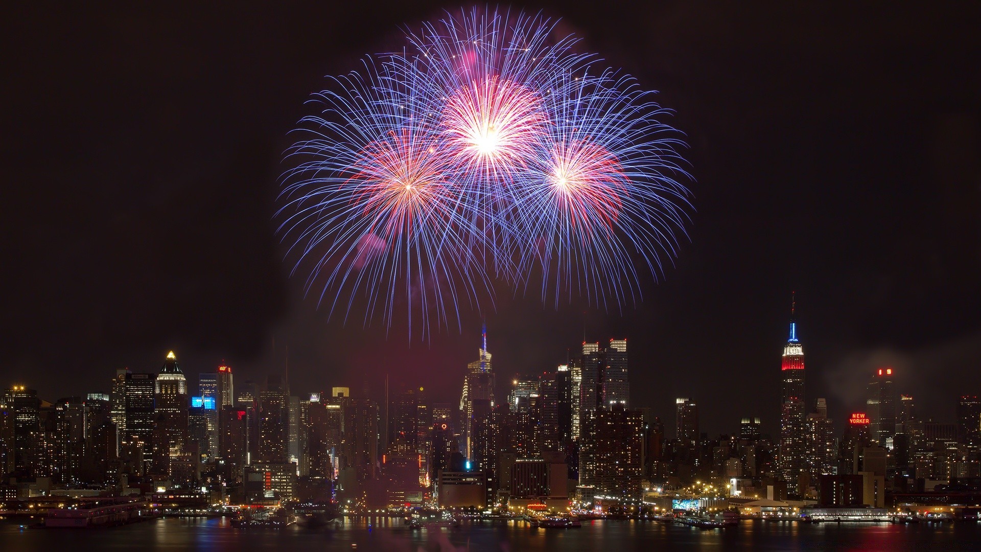 ano novo cidade casa arquitetura luz noite iluminado urbano moderno cidade crepúsculo viajar skyline arranha-céu céu festival negócios fogos de artifício centro da cidade escritório