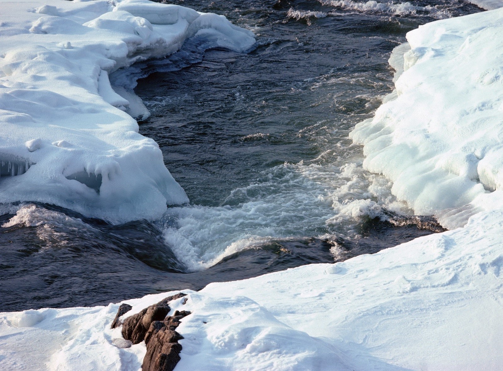 flüsse teiche und bäche teiche und bäche eis eisberg schnee wasser frostig winter kälte schmelzen gletscher klimawandel ozean gefroren im freien reisen frost natur meer schwimmen landschaft