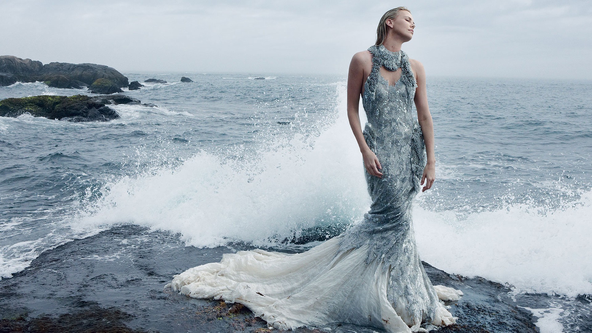 ragazze vestite acqua mare oceano mare spiaggia all aperto