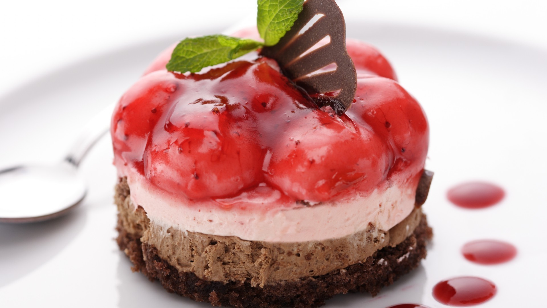 desserts schokolade creme lecker kuchen süß zucker gebäck mousse cremig lebensmittel erfrischung pudding backwaren hausgemachte minze genuss kuchen epicourt erdbeere