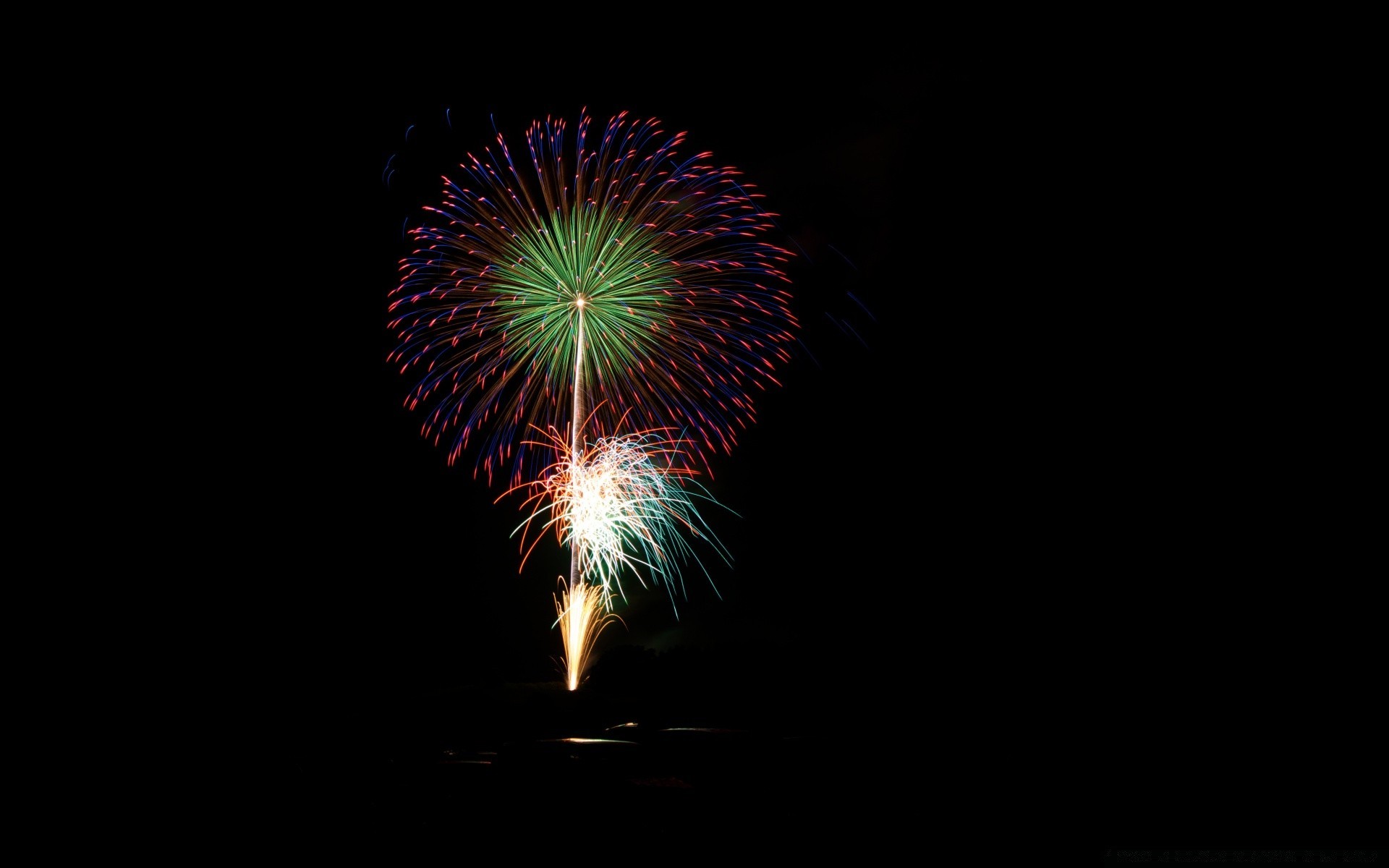 nouvel an feux d artifice flamme festival explosion vacances fusée sombre noël partie lumineux flash fumée