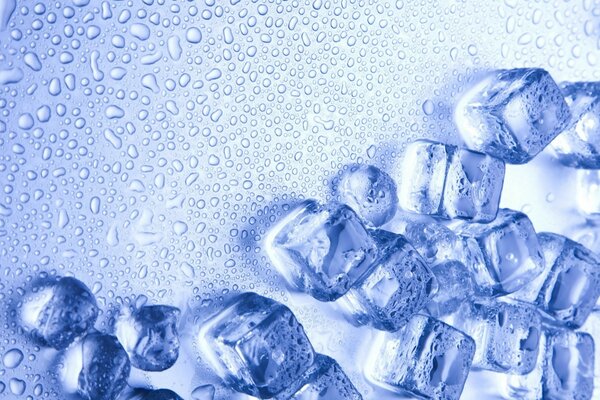 A large number of ice cubes and drops from them