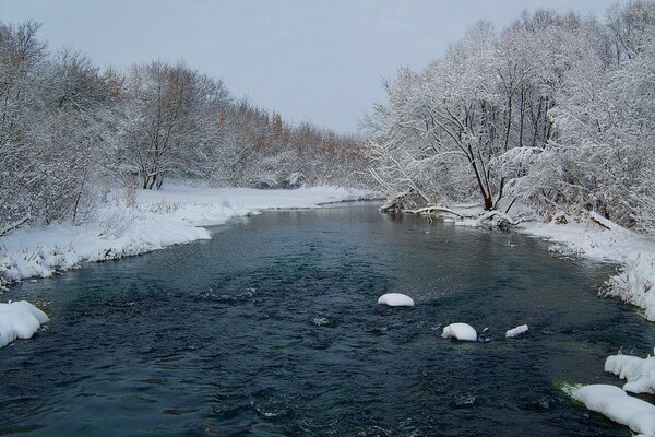 Questa è la fine dell inverno, i fiumi sono esplosi