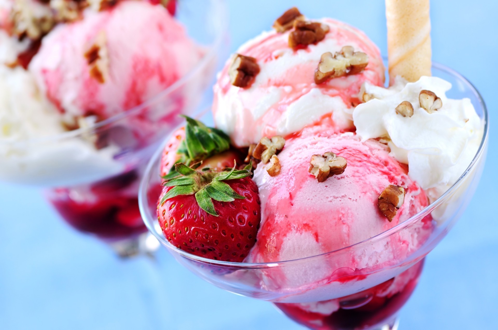 essen & trinken creme schaufel erdbeere süß gefroren vanille eis beere obst sorbet cremig milchprodukte lecker kalt lebensmittel sommer schokolade himbeeren