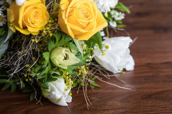 Bouquet con rose gialle per il matrimonio