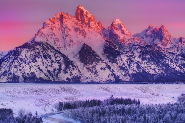 Paisagem de neve ao amanhecer