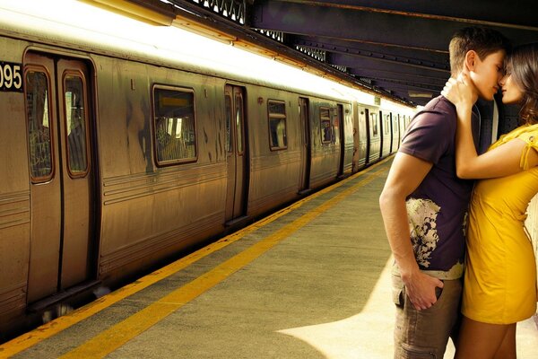 Pareja enamorada en el tren