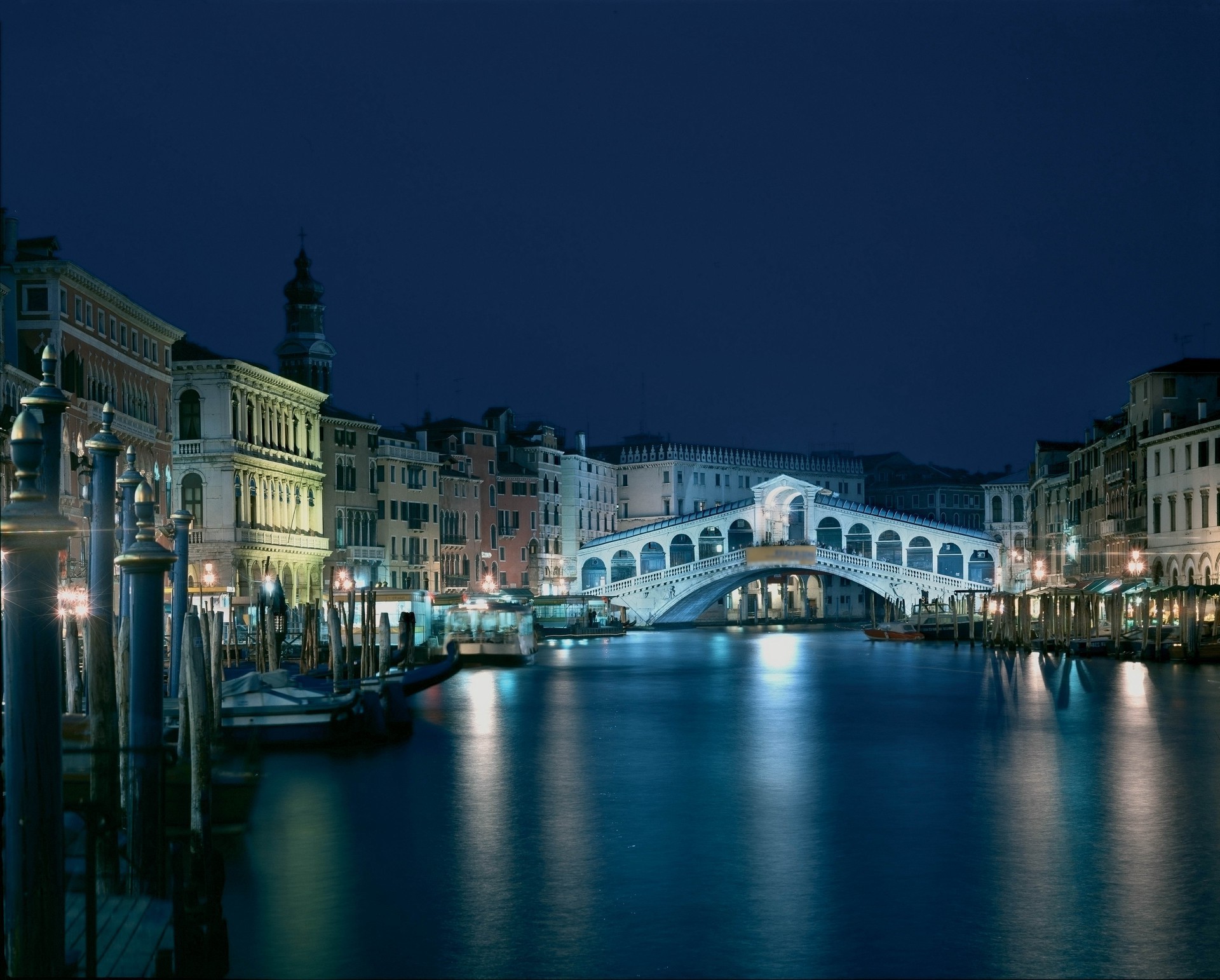 ciudad y arquitectura agua canal puente viajes arquitectura río veneciano al aire libre ciudad reflexión góndola casa crepúsculo noche cielo paseo marítimo iluminado puesta de sol casa