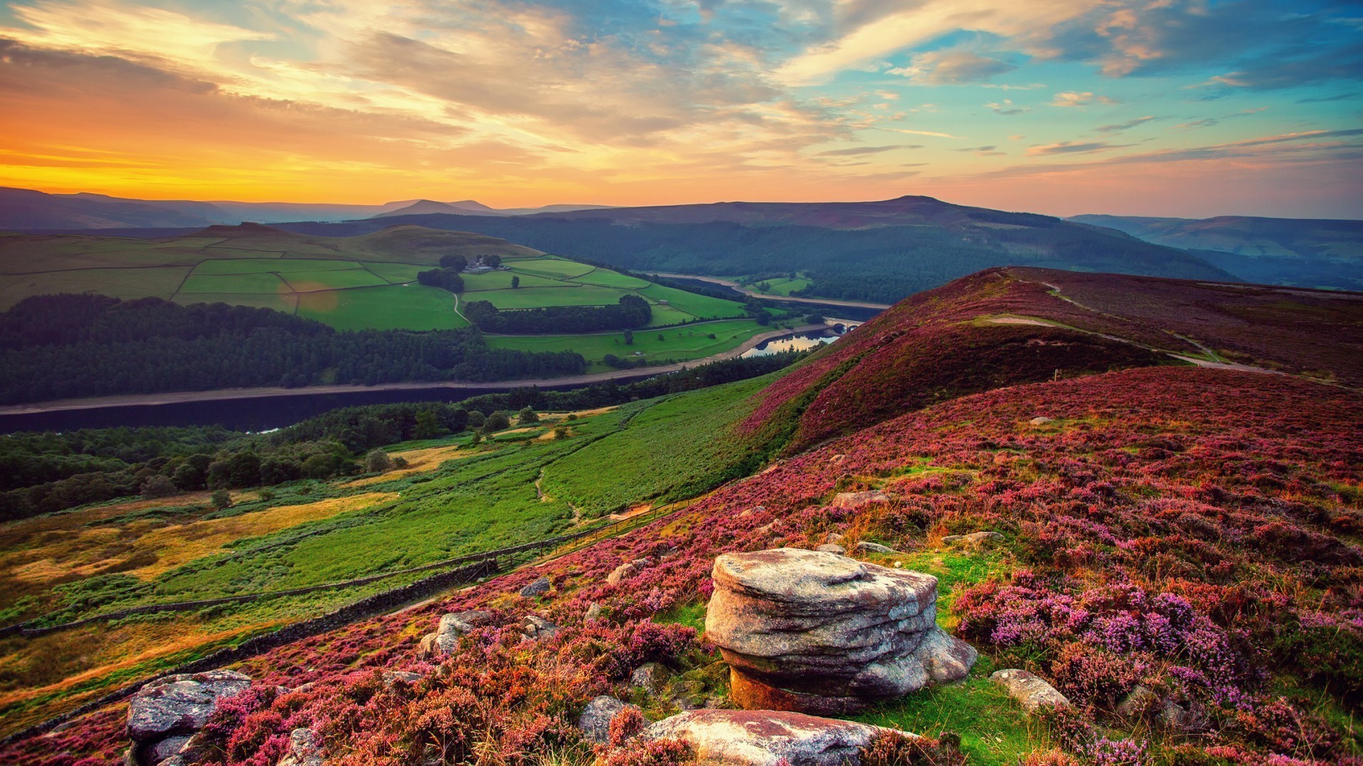 sonnenuntergang und dämmerung landschaft natur himmel im freien berge reisen sonnenuntergang landschaftlich gras landschaft feld hügel ländlich dämmerung heuhaufen landschaft herbst abend