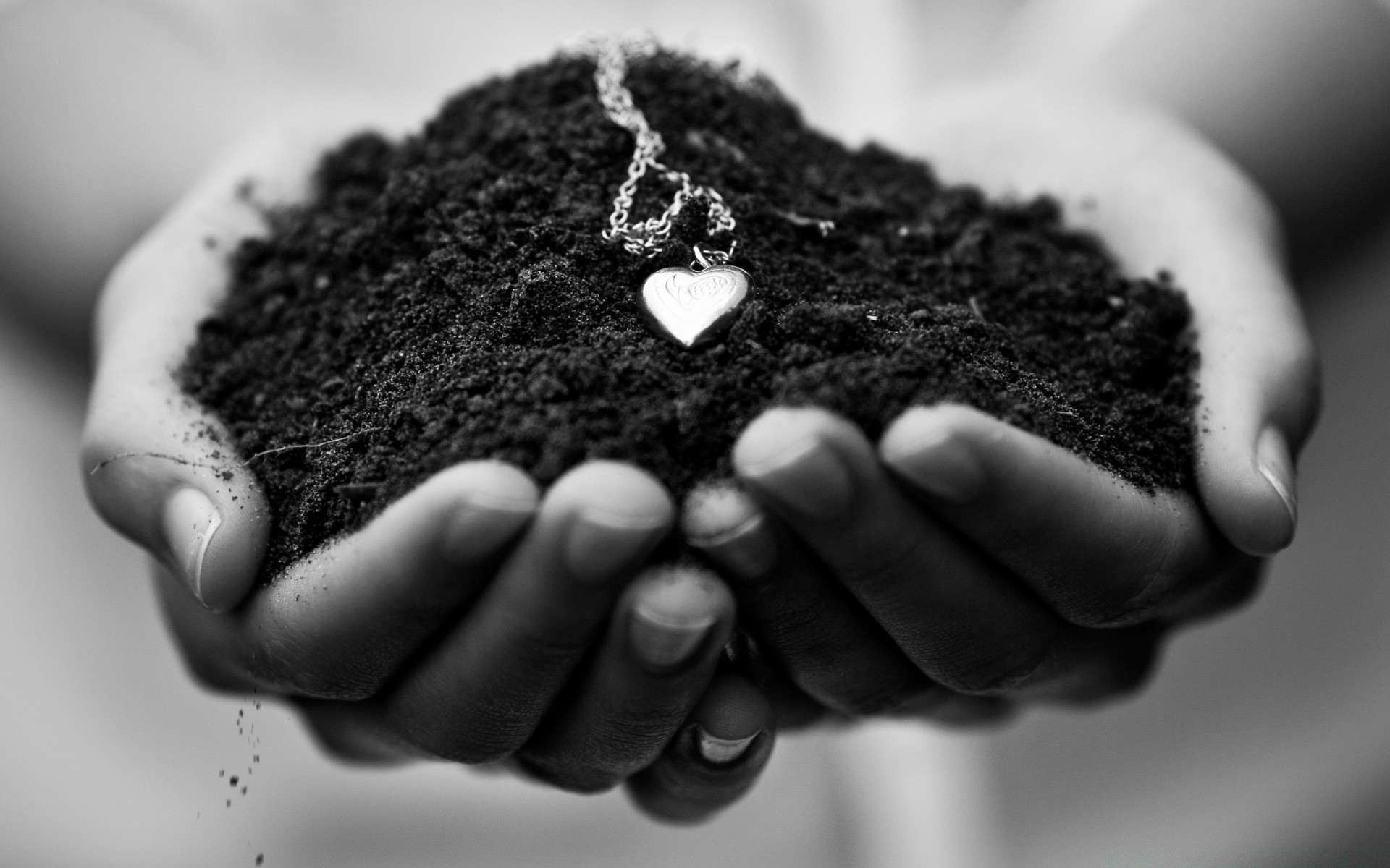 día de san valentín comida café en forma de bola poco suelo oscuro manos chocolate mujer dulce