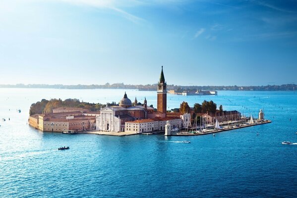 Italienische Stadt auf der Insel