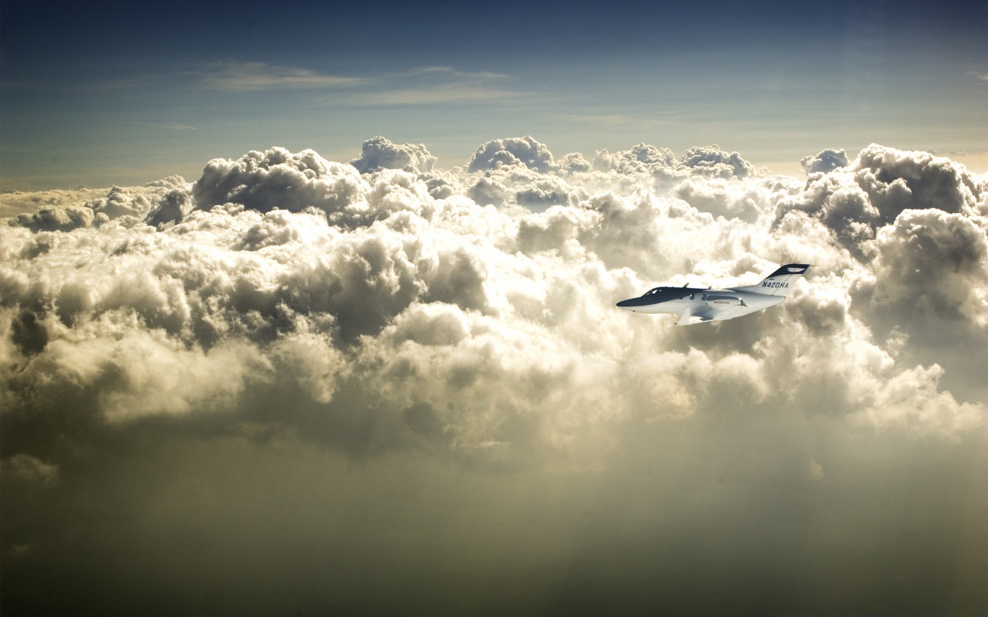 航空 天空 飞机 飞行 云 日落 天气 飞 太阳 黎明 景观 光 空气 飞机 风暴 自然 戏剧性 好天气 晚上 剪影 多云