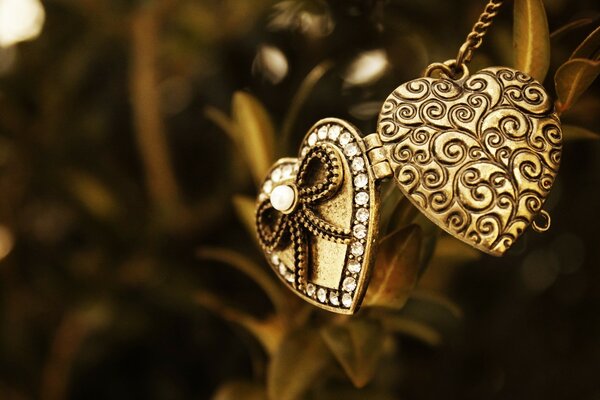 Gold jewelry in the form of hearts