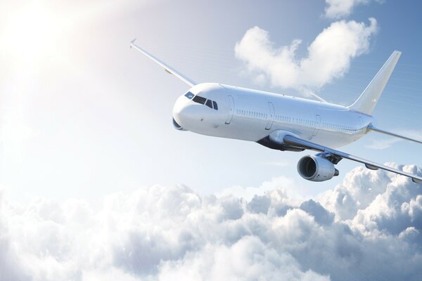 Avión blanco vuela en el cielo sobre las nubes