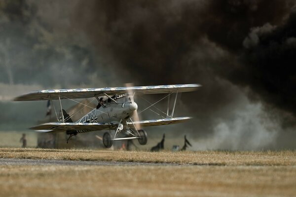 Aereo militare durante un temporale