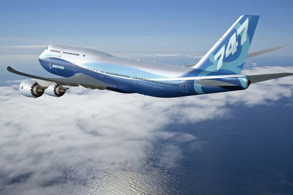 Avión flotando en el aire sobre el mar